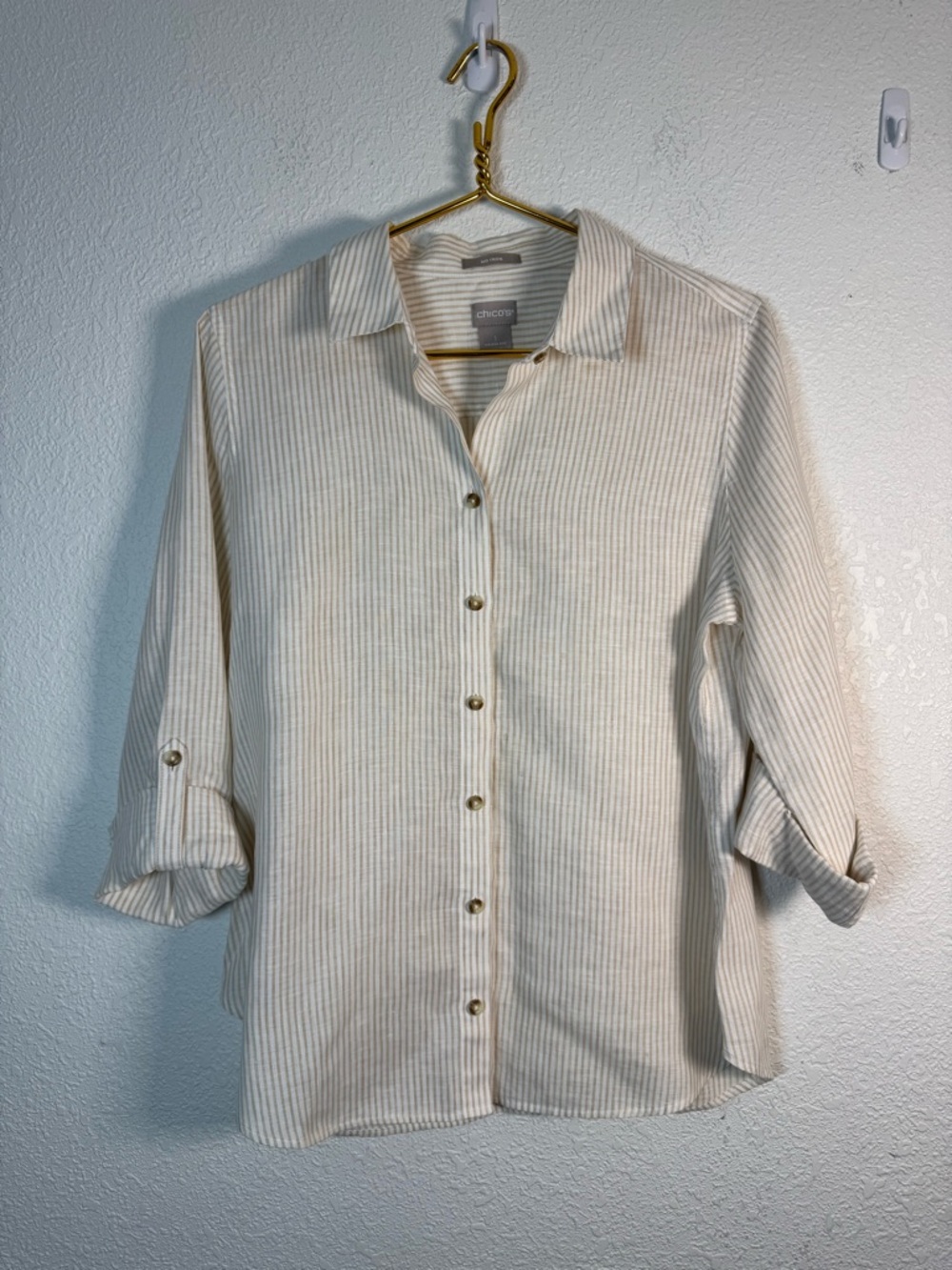 Chicos No Iron pinstripe button shirt blouse size 1 Linen tan white